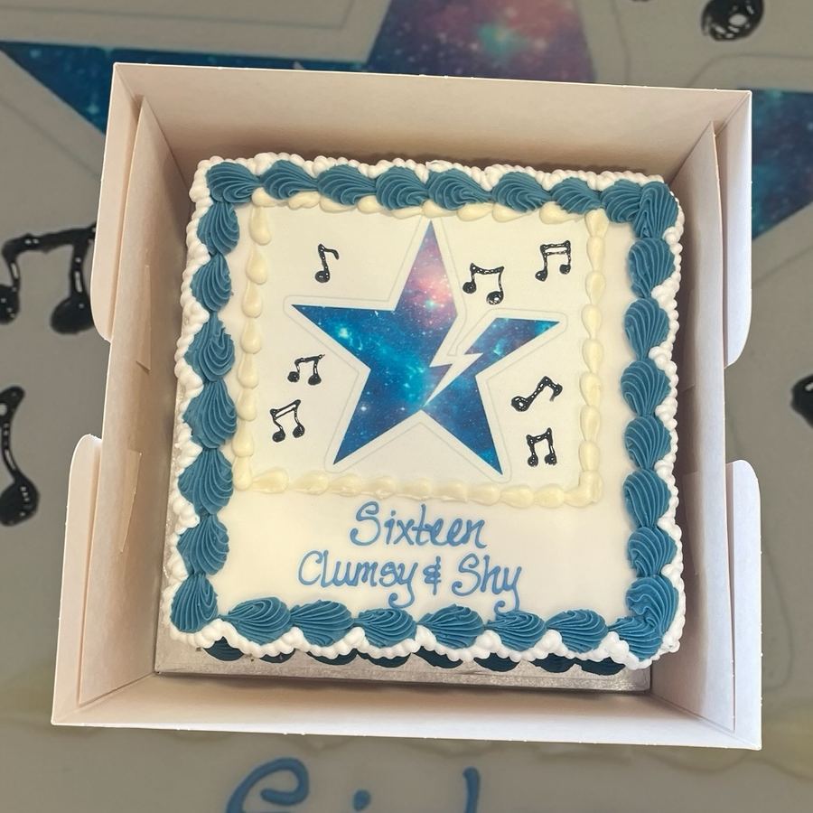 Star and music notes cake