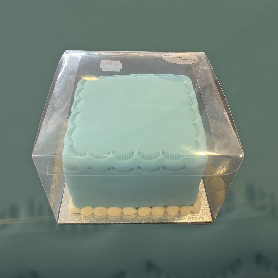 Blue sugar paste counter cake