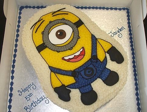 Piped cartoon character 5th birthday cake
