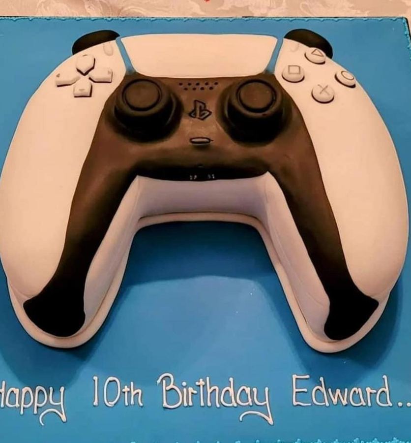 Games controller 10th birthday cake