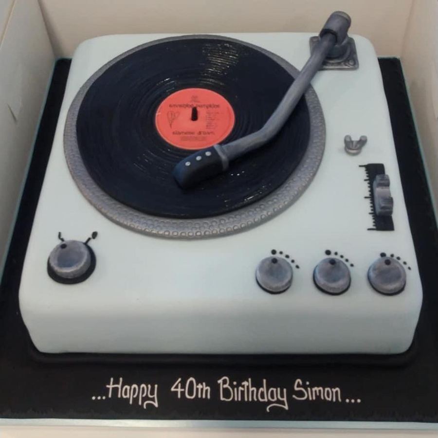 Record player 40th birthday cake