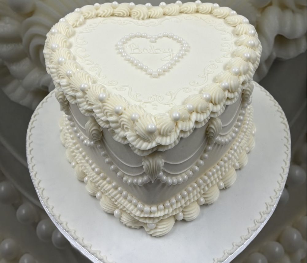 White heart Lambeth cake with pearls